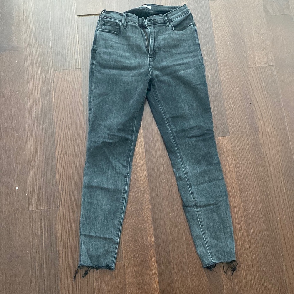 Black distressed skinny jeans